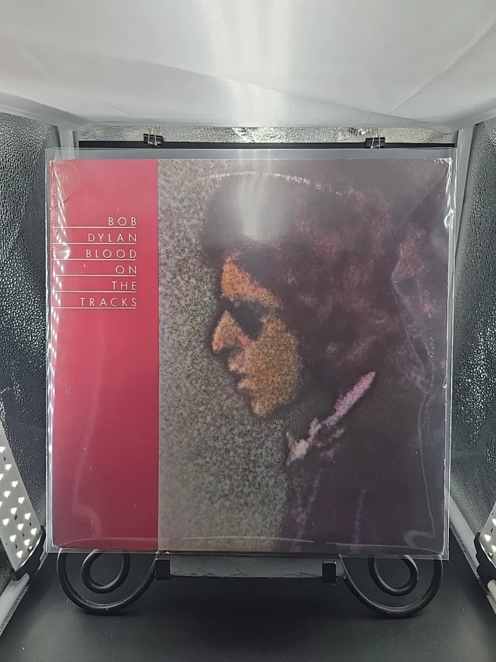 BOB DYLAN- BLOOD ON THE TRACKS 1974 MURAL-NO LINER NOTES VG+/VG+ - Image 1 of 4