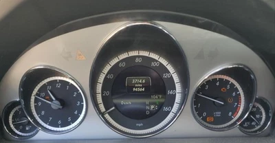 Grupo de medidores de velocímetro OE Clase E 2012-2013 94 k millas Mercedes-Benz Foto 1 de 4
