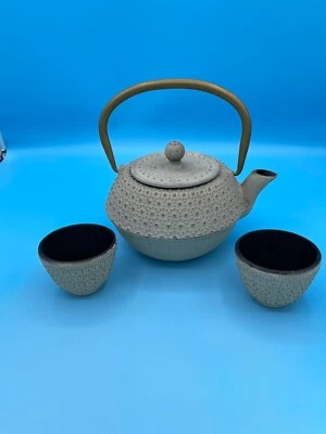 *RARE* Vintage Japanese Cast Iron Teapot Tea Kettle pot with Brass Handle - Image 1 of 4