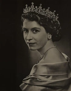 Yousuf Karsh Elizabeth The Second ORIGINAL Photogravure From A Karsh Book - Picture 1 of 1