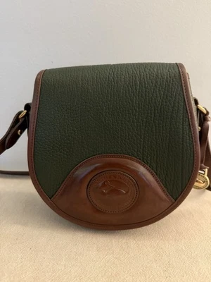 Bolso de sillín vintage Dooney Bourke verde para todo clima Foto 1 de 4