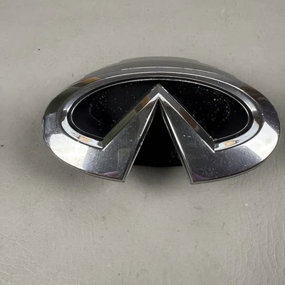 2008-2010 Infiniti M35 M45 Front Grille Emblem Logo Badge 62890 EJ70B OEM Foto 1 de 4