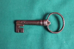 L68- ANTIKER SCHLÜSSEL -OLD KEY -CLE ANTIQUE-ALTER SCHUSSEL SCHLOSS GEHÄUSE - Bild 1 von 4