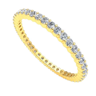 Anillo clásico de banda de eternidad con punta compartida de diamantes creado en laboratorio de oro de 10 k de 0,65 quilates Foto 1 de 2