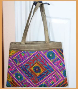 Borsa a mano a tracolla colorata elefante motivo floreale ricamata verde oliva India - Foto 1 di 7