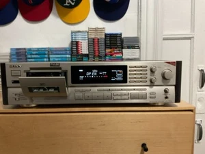 SONY DTC-57ES P.D HAVE TO BUY A TRANSFORMER IS EUROPE VERSION NO REMOTE CONTROL. - Picture 1 of 7