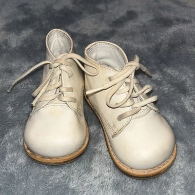 Josmo Walker 白色皮革硬底系带鞋男女通用 3.5 码 — 第 1/4 张图片