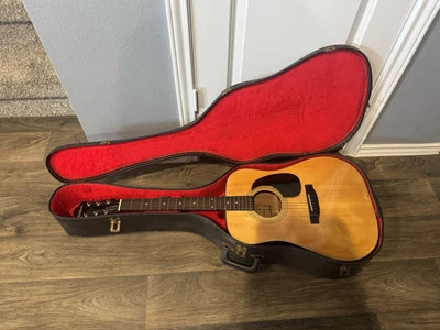 Guitarra acústica vintage Ventura años 70 V-6 con estuche Foto 1 de 4