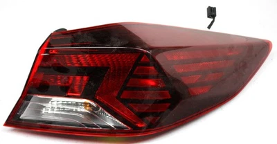 Lámpara trasera halógena del lado derecho del pasajero OEM para Hyundai Elantra Sedán 92402-F3000 Foto 1 de 4