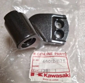 E. Kawasaki Gpx 600 500 R Zx600A Handlebar Right Holder 46012-1176 - Picture 1 of 4