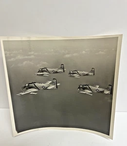 Vintage 9" x 8" Photo of 4 Douglas A-1 Skyraiders in Flying Formation - Picture 1 of 4