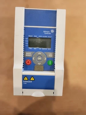 Johnson vs2d4004b-m0000 IN: 1~AC 120V, OUT: 3~AC 0-320V, 2.4A. 0.5 HP VSD - Image 1 of 4