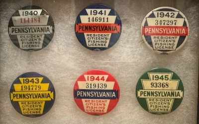 Lote de 6 alfileres de botón vintage de licencias de pesca Pennsylvania 1940-1945 en exhibición  Foto 1 de 2