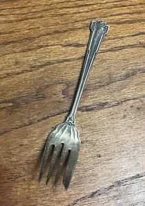 Wallace Dauphine Sterling Silver Salad Fork Mono Arts & Crafts 26.01 grams - Picture 1 of 6