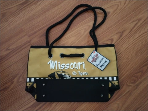 Game Day Outfitters Fashion Purse University Of Missouri Cover