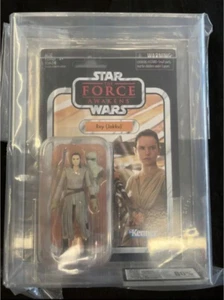 Star Wars Il Risveglio della Forza Rey (Jakku) UKG classificato 80% VC116 2017 - Foto 1 di 3
