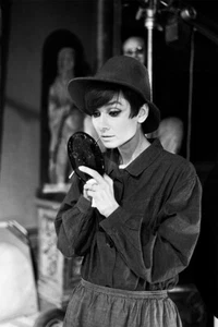 Hepburn Audrey Actress Charitable Painting Print Wall Art Home - POSTER 20x30 - Picture 1 of 3