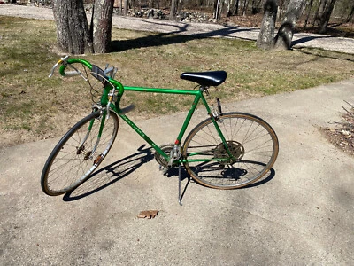 Bicicleta Schwinn Sports Tourer 1975 quadro de 24 polegadas verde original - Imagem 1 de 4
