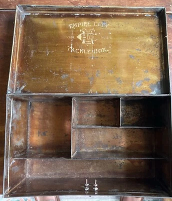 CAJA DE APAREJOS EMPIRE CITY - antigua - 10 x 6 1/2 x 4 1/4 - lata de metal negro de 1800 Foto 1 de 4