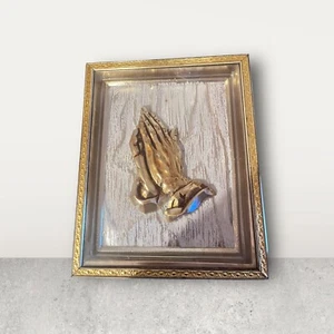 Marco de metal vintage dorado manos rezando con vidrio efecto 3D religioso  - Imagen 1 de 2