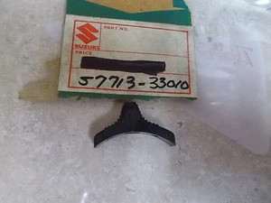 Nuevo de Lote Antiguo OEM Suzuki Manija Interruptor Perilla 1972-1979 GT250 GT380 GT550 TS100 57713-33010 - Imagen 1 de 6