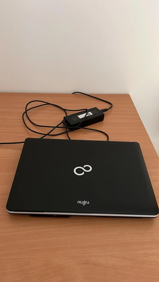 Fujitsu LifeBook S710, 500 SSD, 14 " Display, 6GB Ram, i3, Win7 Pro 64bit - Bild 1 von 3