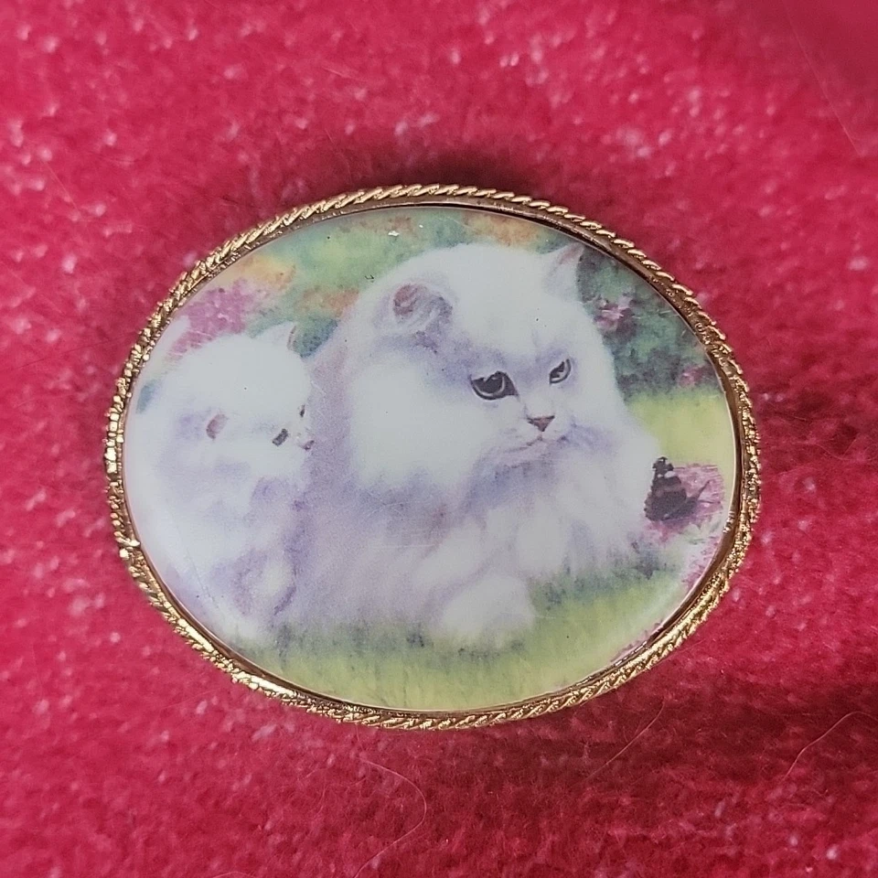 Broche prendedor de porcelana blanco gato persa gatito oro mariposa de colección  Foto 1 de 4