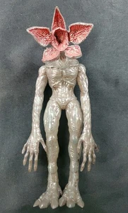 Modellino Demogorgon Upside-Down Glow in the Dark 7" Netflix Stranger Things - Foto 1 di 6