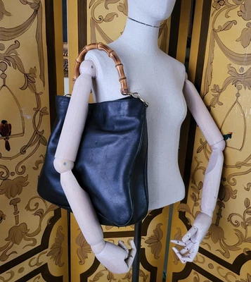 Bolso de hombro GUCCI vintage de cuero negro con asa de bambú Foto 1 de 4