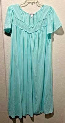 Camisón vintage de nailon Miss Elaine talla M manga corta bordado turquesa Foto 1 de 4