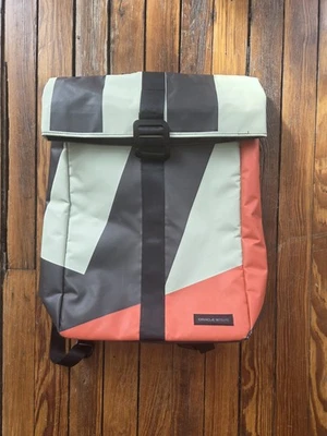 Mochila para portátil Oracle Netsuite negra/naranja/verde usada Foto 1 de 4