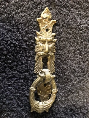 MANIGLIA ANTICA VINTAGE IN OTTONE BRONZO   CON FORO CHIAVE  PER MOBILE - Immagine 1 di 3