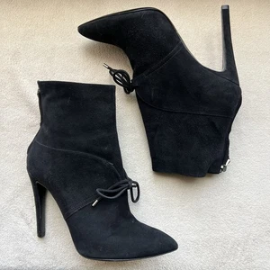 Giorgio Armani schwarze Wildleder-Stiefel mit Stilettoabsatz Damen EU 38 US 7,5 spitz zulaufend zum Binden - Bild 1 von 19