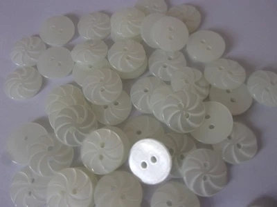 50 Round Orange Slice Pinwheel Buttons 15mm White Sewing Knits Baby T100 - Image 1 of 2