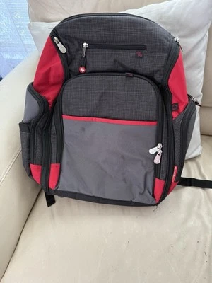 Fisher-Price Deluxe FastFinder Mochila Bolsa de Pañales en Negro y Rojo Foto 1 de 4