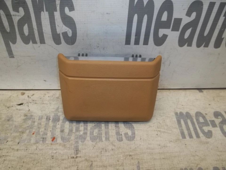 77-85 Mercedes-Benz W123 Cenicero trasero derecho o izquierdo Bandeja de cenizas Panel de puerta Borde Foto 1 de 4