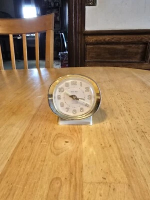 VINTAGE BIG BEN WESTCLOX BABY BEN ALARM CLOCK CREAM & GOLD. - Image 1 of 4