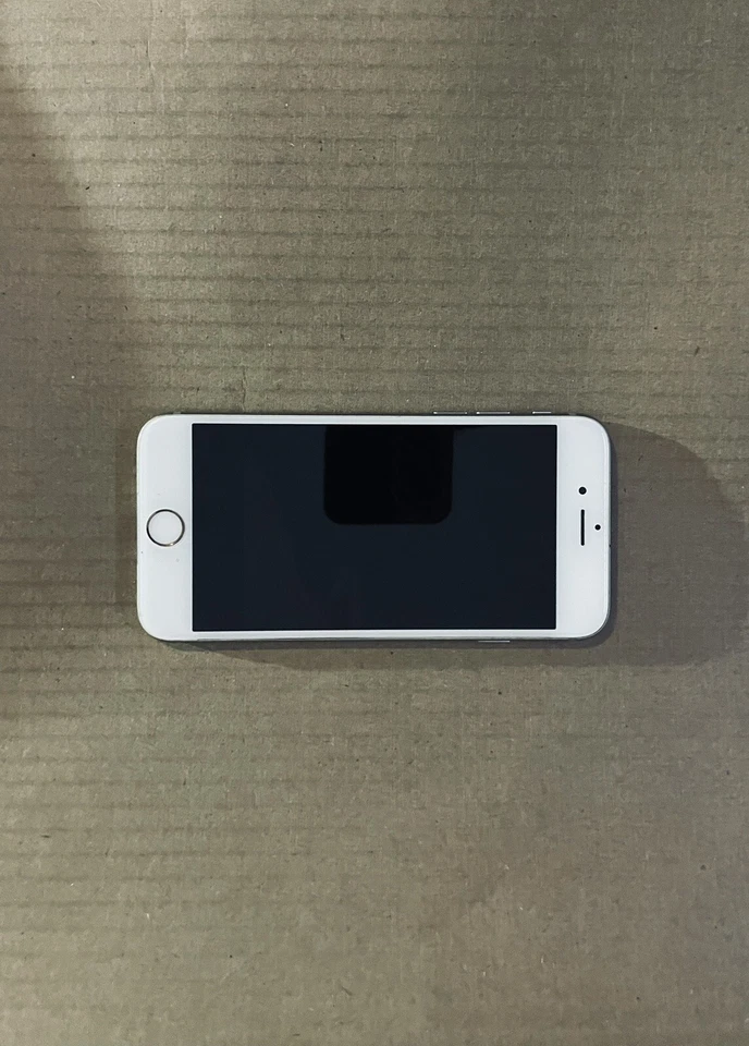 OCCASIONE! iPhone S Rotto - Solo per Ricambi! - Immagine 1 di 4