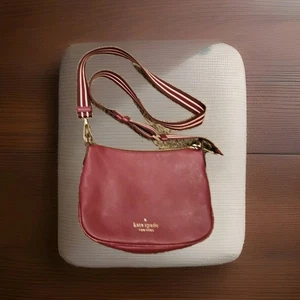 Kate Spade Rosie kleine Umhängetasche genarbtes Leder rosa Handtasche gebraucht, in einwandfreiem Zustand - Bild 1 von 6