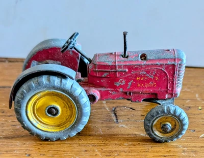 TRACTOR AGRÍCOLA VINTAGE DINKY TOYS ROJO MASSEY HARRIS Foto 1 de 4