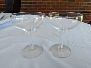 2 coupés platillo champán de colección VÁSTAGO HUECO, VIDRIO TRANSPARENTE LISO, 4,75", 6 FL OZ - Imagen 1 de 4