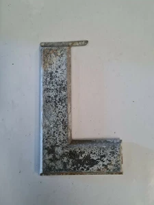 Vintage DRIVE-IN Movie Theatre MARQUEE LETTER - L - Black Metal 22cm cinema sign - Foto 1 di 4