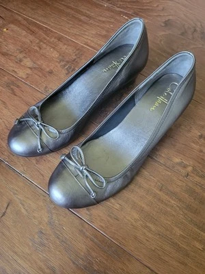 Cuñas metálicas Cole Haan, talla 7 1/2 Foto 1 de 4