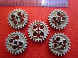 Lego Technic 5 X Gear 24 Tooth with Three Axle Holes Engine / Gearbox - Picture 1 of 1