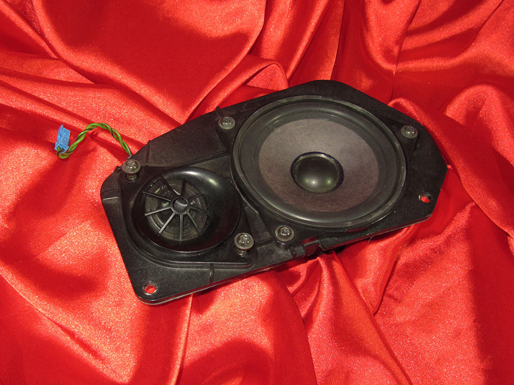 BMW E61 Wagon 5's REAR LEFT LOUDSPEAKER 