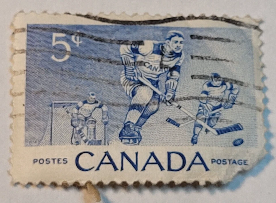 Franqueo de Canadá ~ HOCKEY SOBRE HIELO ~ Sello de 5¢ azul y blanco ~ Usado/Publicado ~ 1956 Foto 1 de 4