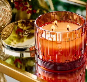 Elton John by Slatkin + Co. Candle 14oz GILDED POMANDER, Orange,Clove H468556 - Picture 1 of 2