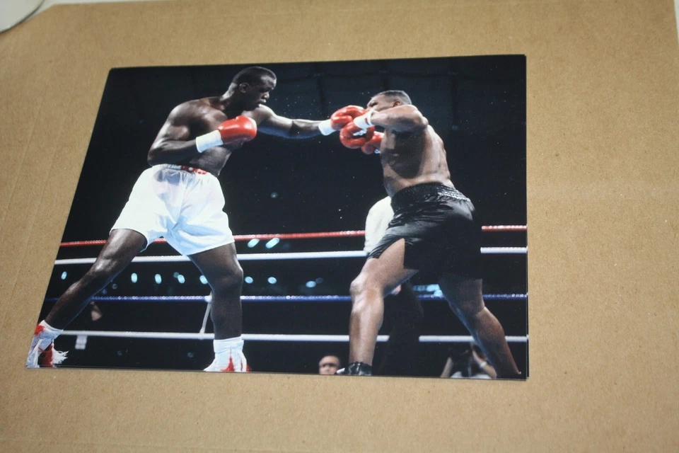FOTO 8X10 SIN FIRMAR DE JAMES BUSTER DOUGLAS CONTRA MIKE TYSON EX CAMPEÓN Foto 1 de 1