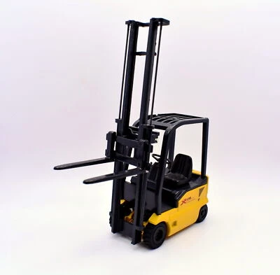 Modellino muletto scala 1:25 OM X E18 Old cars modellismo statico usati asta - Immagine 1 di 3