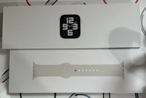 Apple Watch Series SE (2nd Gen) GPS40mm Smart Watch Starlight Al Star SB S/M - Photo 1 sur 6